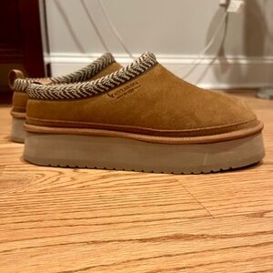 Koolaburra by Ugg Burree Platform Slipper Like New!